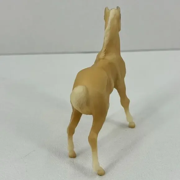 Breyer Reeves Horse Figure Pony Mini Figurine Toy Blonde Tan Cream Collectible - Picture 4 of 9